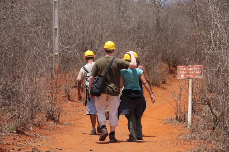 09 Lapa Doce cave entrance.jpg